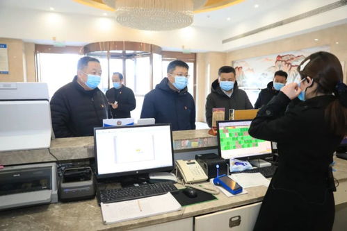 县委书记冯向军督导检查疫情防控常态化工作落实情况