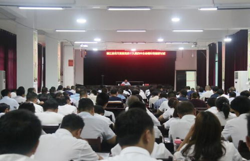 商友江为德江县委党校学员上专题党课